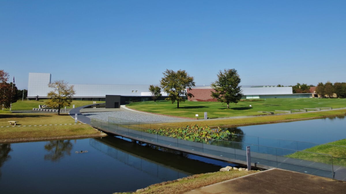 群馬県立館林美術館の写真 ©Qurren(CC BY-SA 3.0)