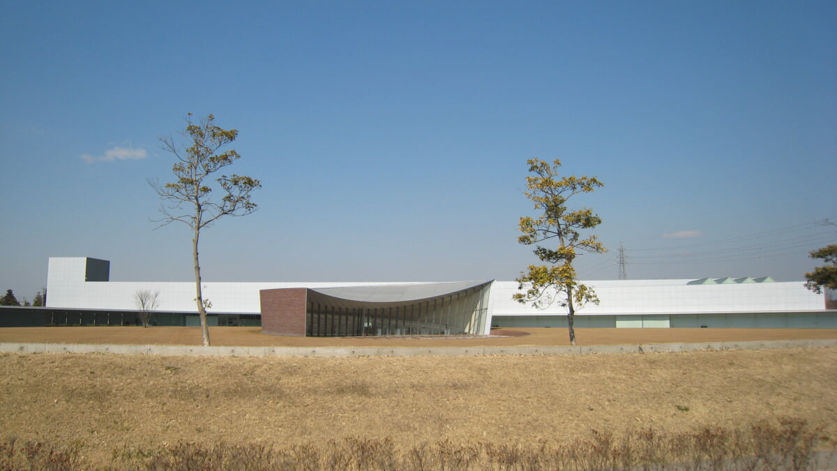 群馬県立館林美術館の写真 ©竹太郎（taketarou）(CC BY-SA 3.0)