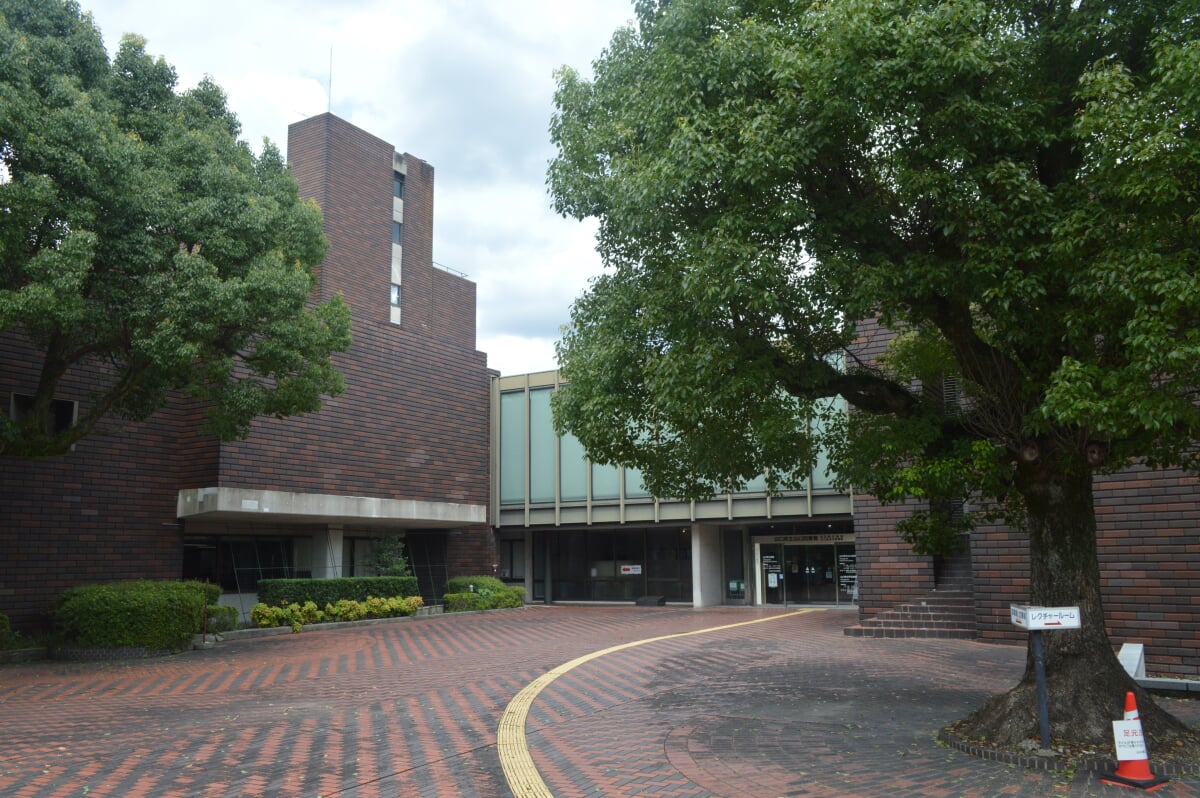 山口県立山口図書館の写真 ©Asturio(CC BY-SA 4.0)