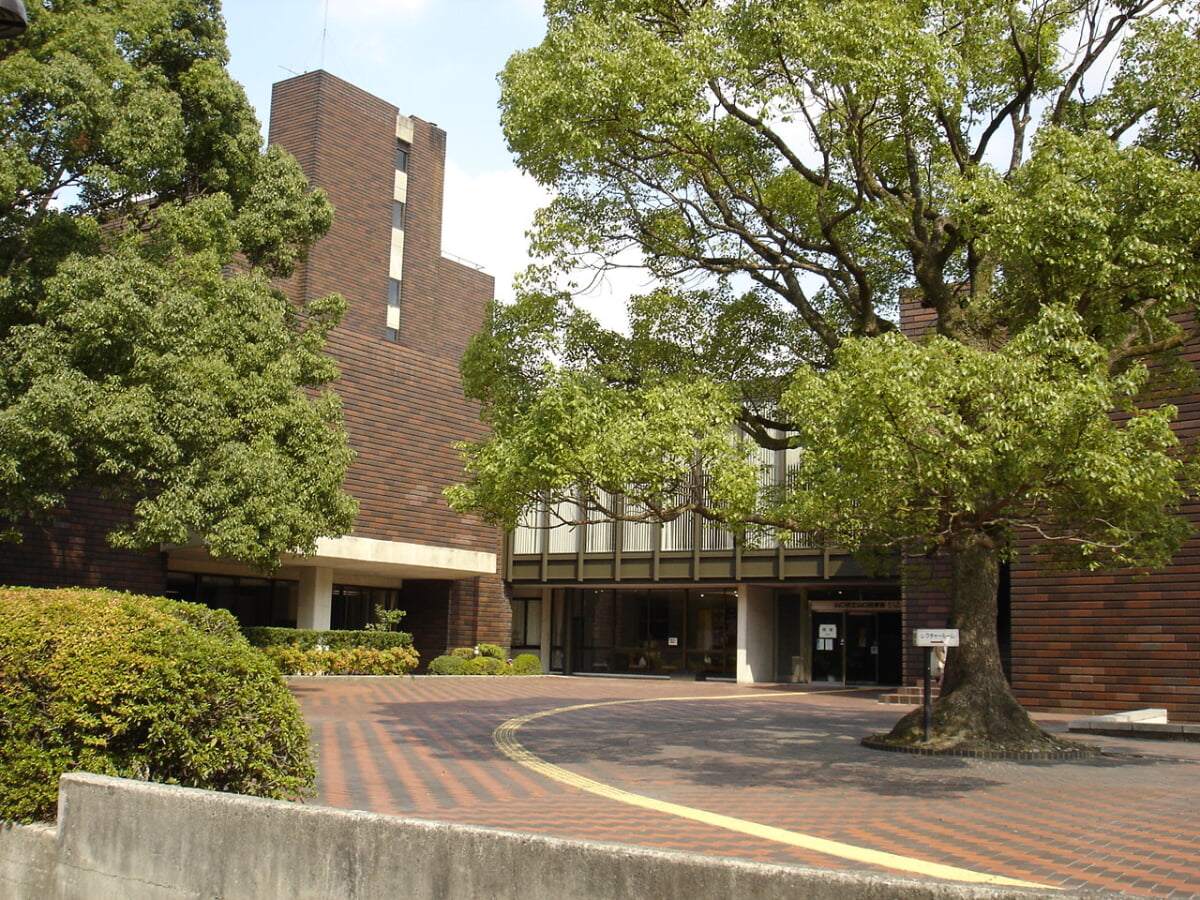 山口県立山口図書館の写真 ©Wiki708撮影(CC-BY-SA-3.0)