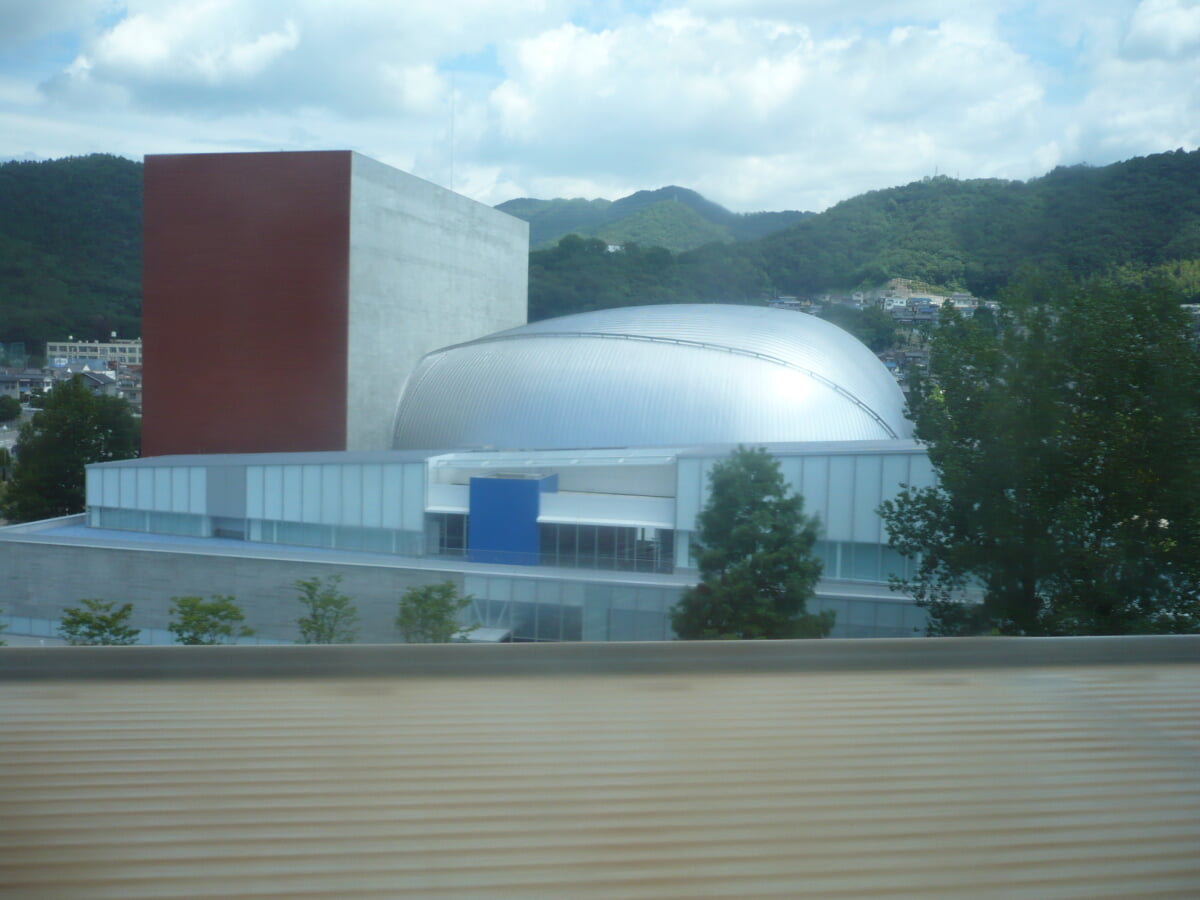 三原市芸術文化センター ポポロの写真 ©Scone~commonswiki(CC BY-SA 3.0)