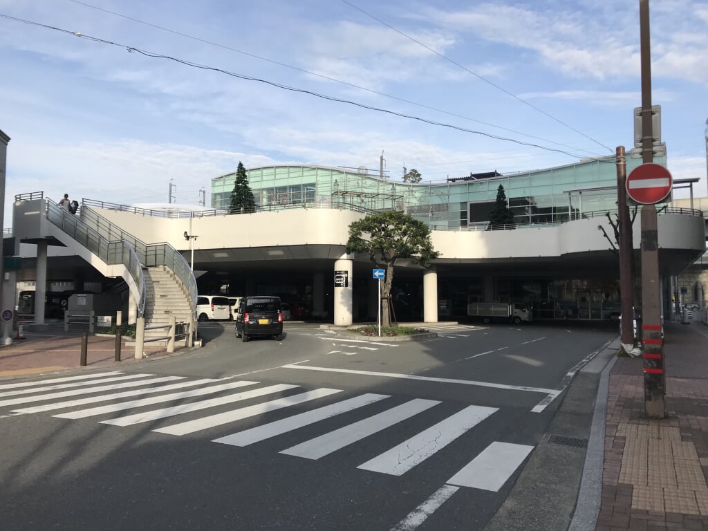 博多南駅前ビルの写真 ©そらみみ(CC BY-SA 4.0)