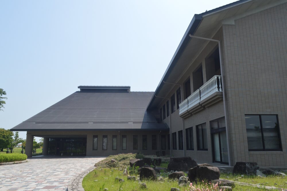 美和図書館の写真 ©Asturio(CC BY-SA 4.0)