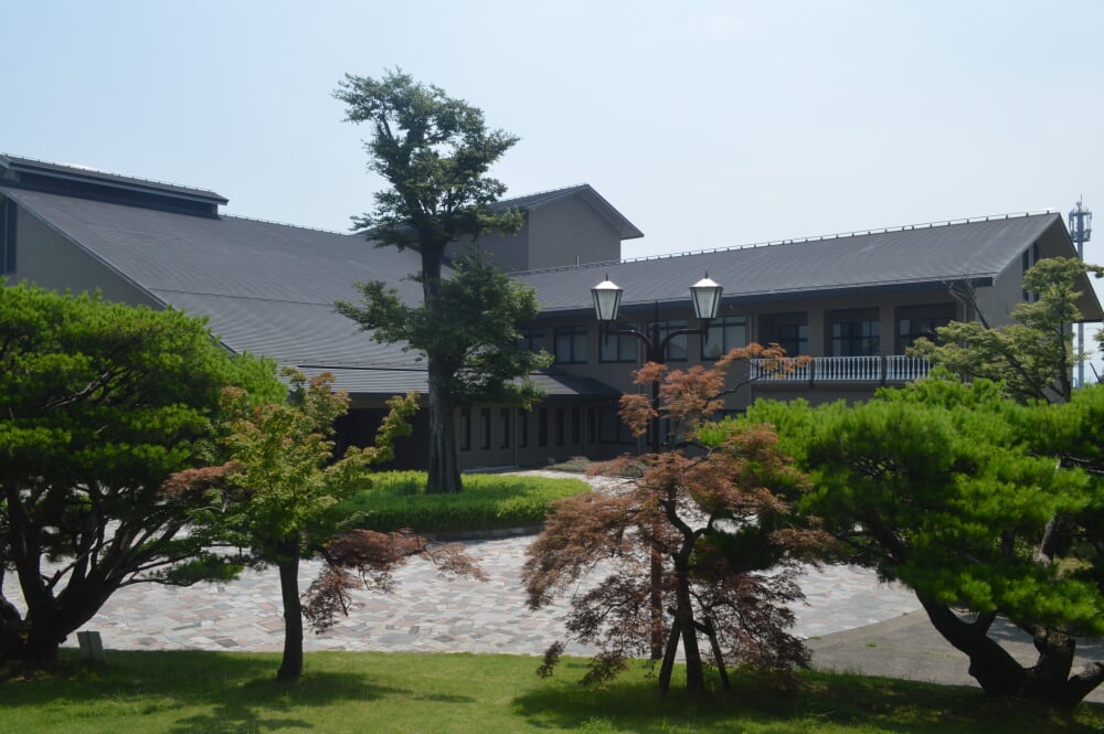 美和図書館の写真 ©Asturio(CC BY-SA 4.0)