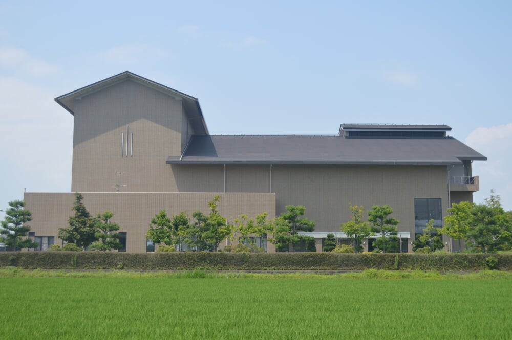 美和図書館の写真 ©Asturio(CC BY-SA 4.0)