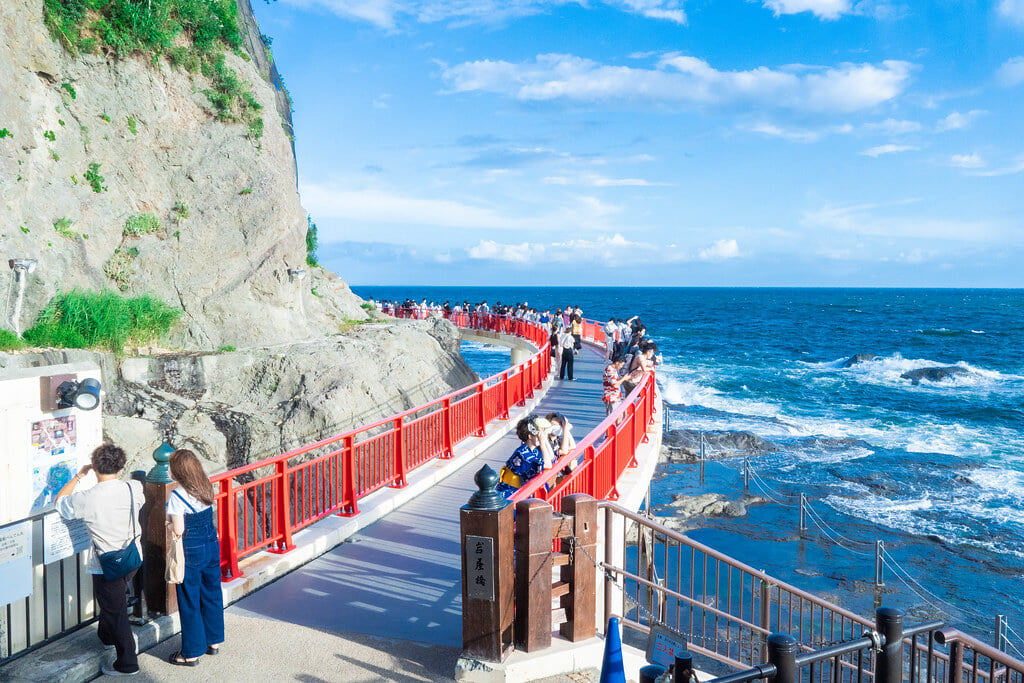 江の島岩屋の写真 ©Dick Thomas Johnson(CC BY 2.0)