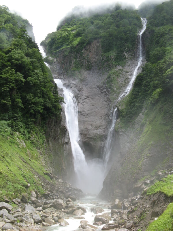 ハンノキ滝の写真 ©Kahusi(CC-BY-SA-3.0)