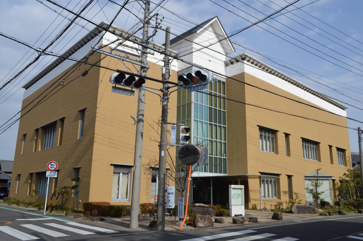 玉堂記念木曽川図書館の写真 ©Asturio(CC BY-SA 4.0)