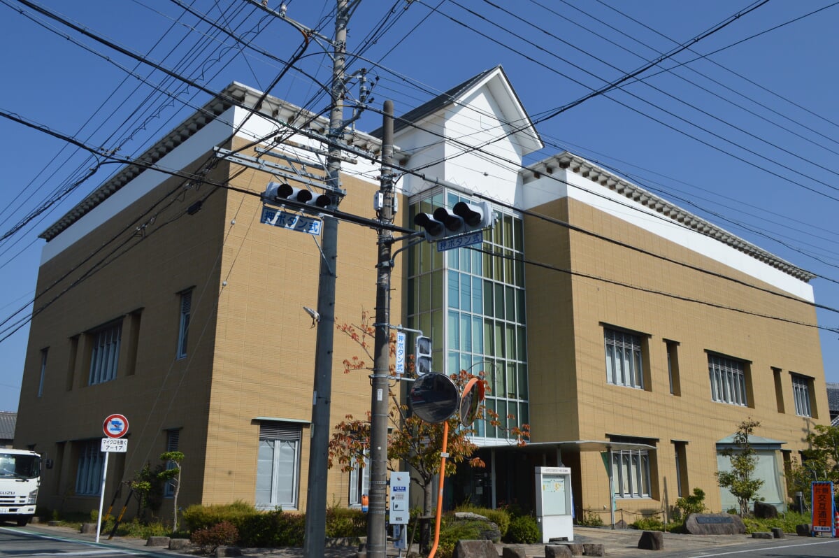玉堂記念木曽川図書館の写真 ©Asturio(CC BY-SA 4.0)