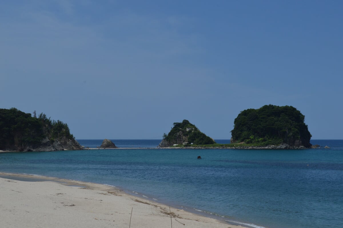 久僧海水浴場の写真 ©Asturio(CC BY-SA 4.0)
