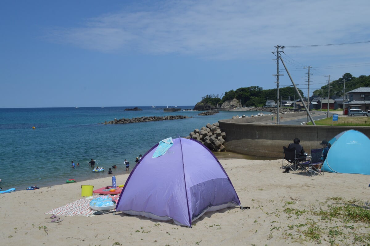 久僧海水浴場の写真 ©Asturio(CC BY-SA 4.0)