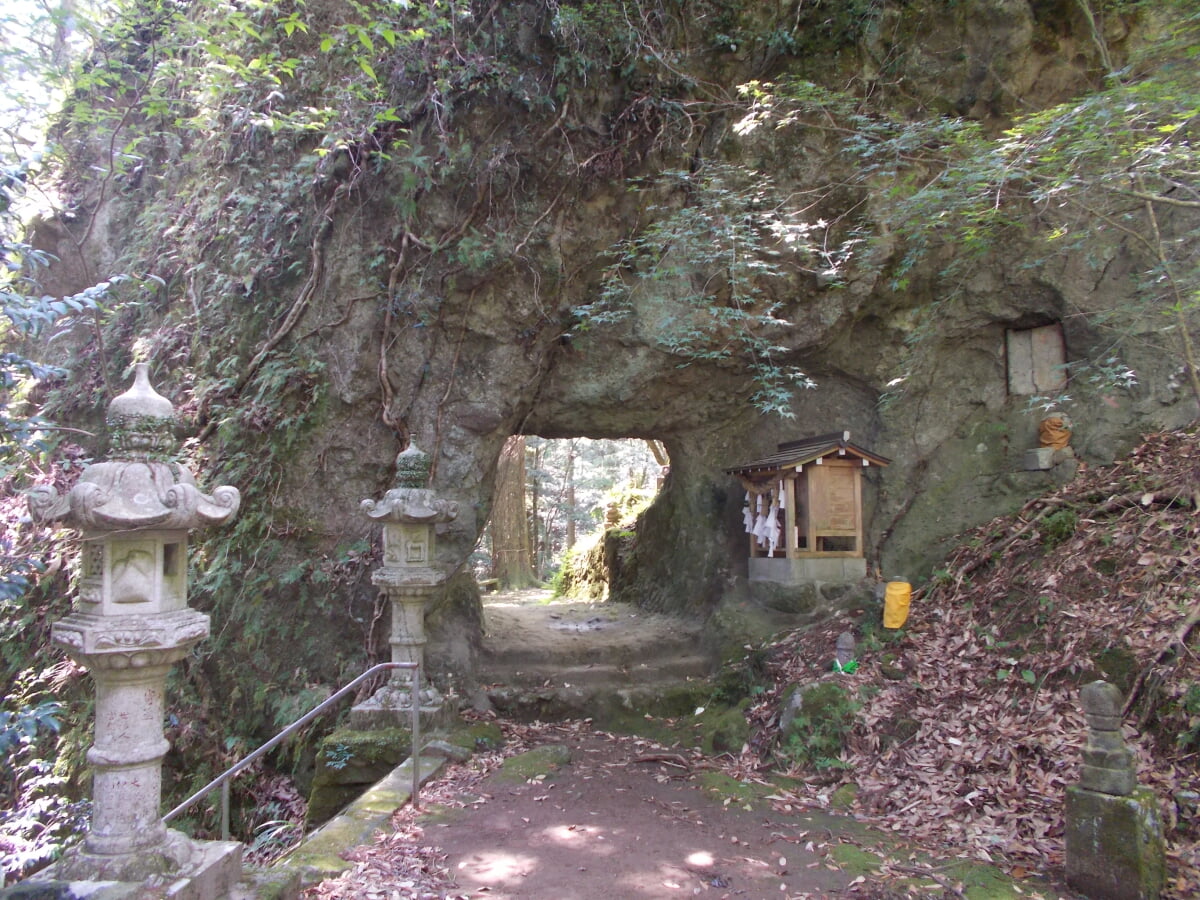 岩屋神社の写真 ©STA3816(CC BY-SA 4.0)