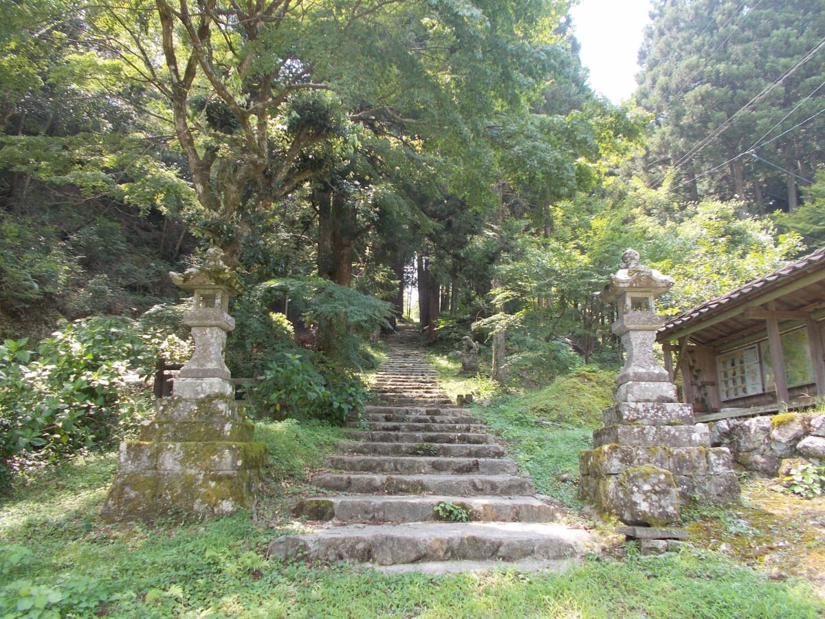 岩屋神社の写真 ©STA3816(CC BY-SA 4.0)