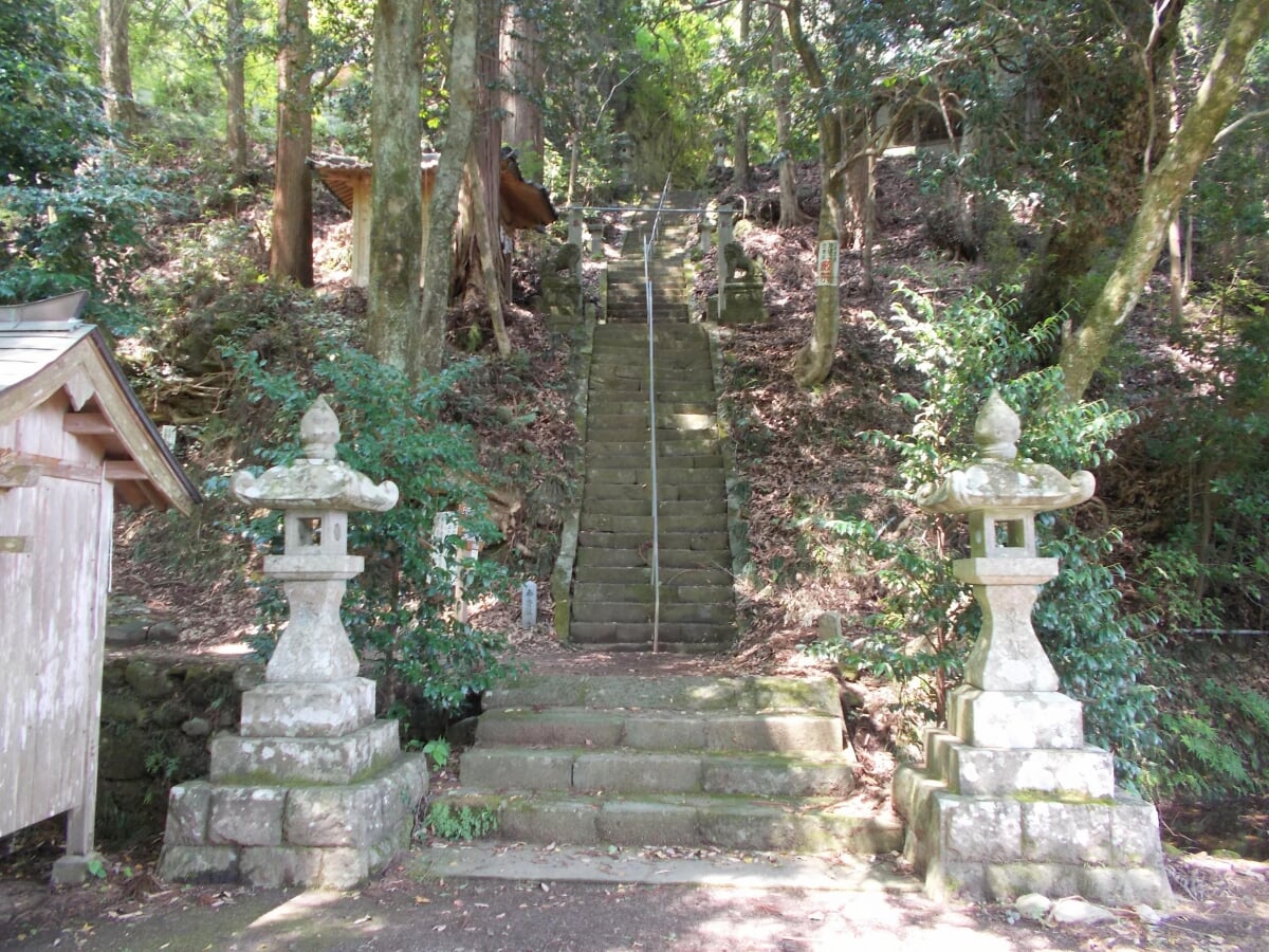 岩屋神社の写真 ©STA3816(CC BY-SA 4.0)