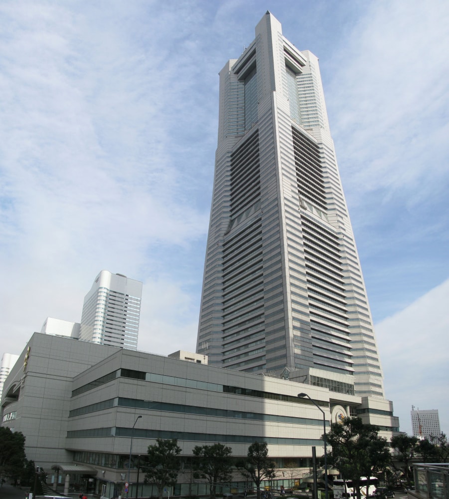 横浜ランドマークタワーの写真 ©Aimaimyi(CC BY-SA 3.0)