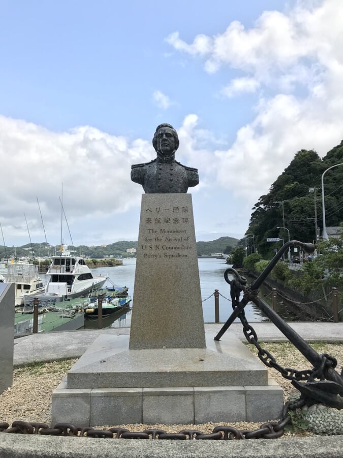 ペリー艦隊来航記念碑の写真 ©Kanesue(CC BY 2.0)