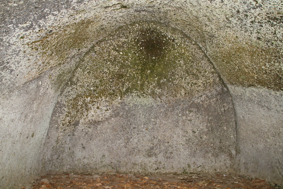 柏谷横穴群の写真 ©Takashi.koike(CC BY 3.0)