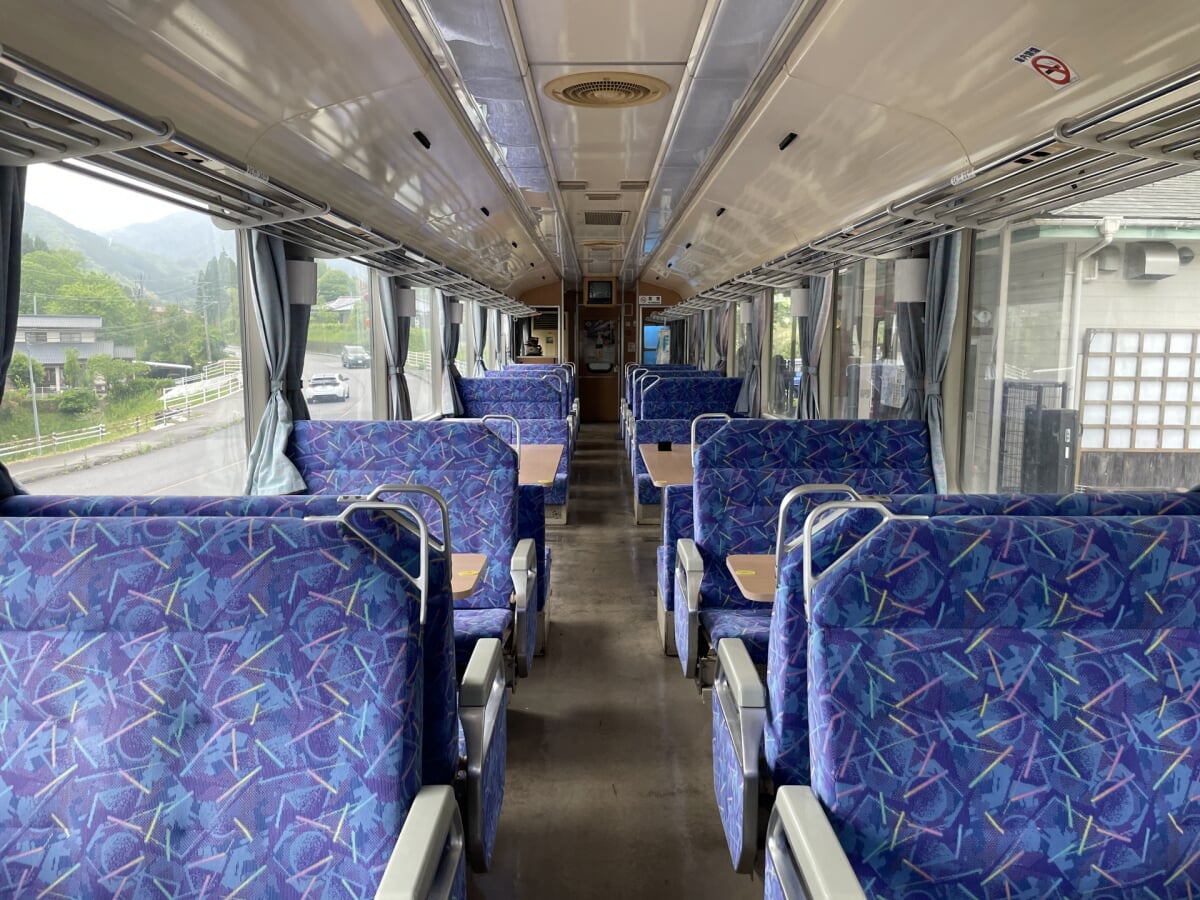 トンネルの駅の写真 