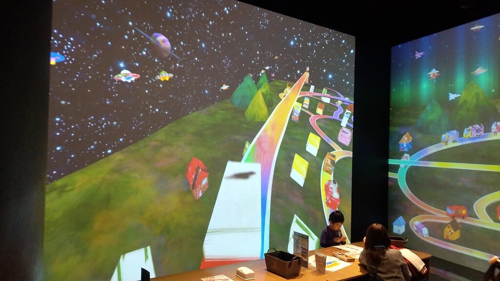 チームラボ 学ぶ!未来の遊園地 (キャナルシティ博多店)の写真 ©alberth2(CC BY-SA 2.0)