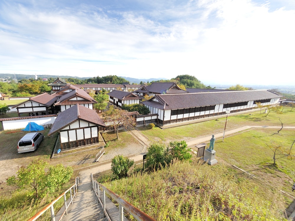 會津藩校 日新館の写真 ©Mukasora(CC BY-SA 3.0)
