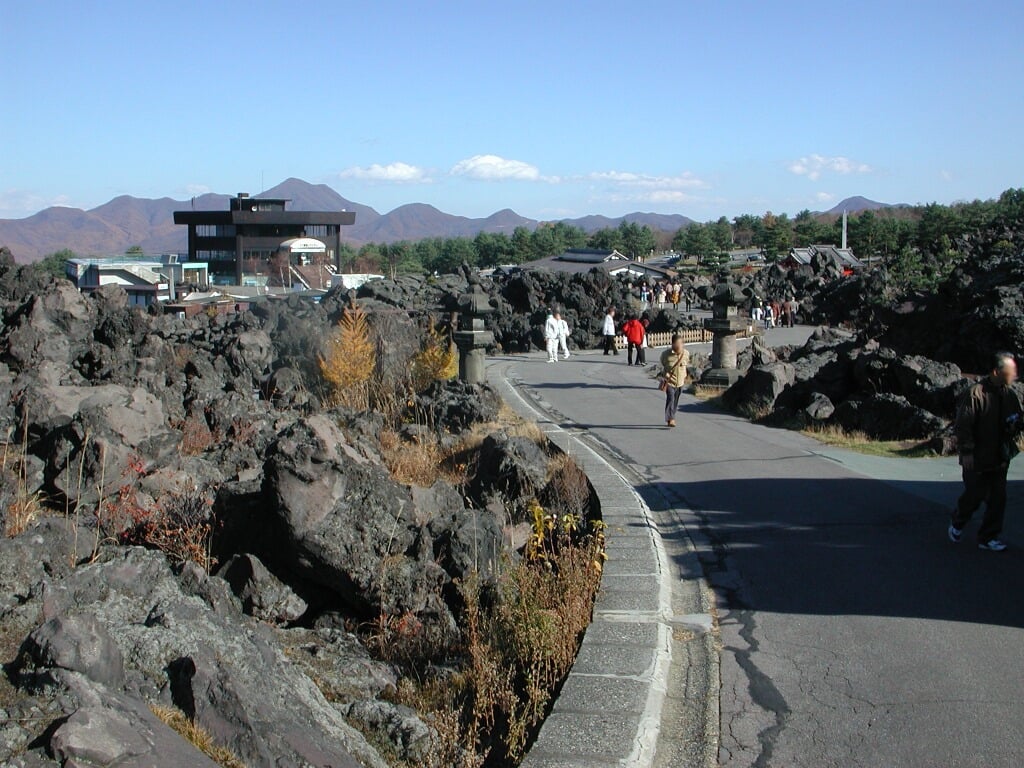 鬼押出し園の写真 ©Bmeg(CC BY-SA 3.0)