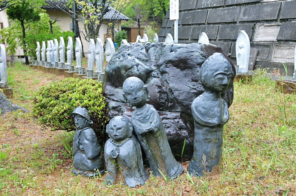 ハニベ巌窟院の写真 ©saname777(CC BY 2.0)