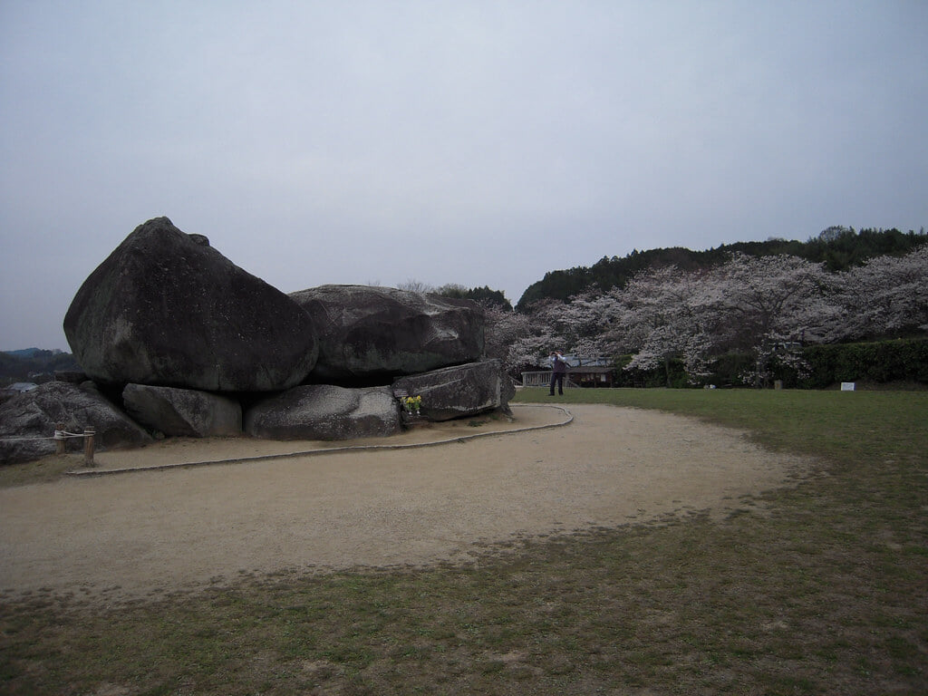 石舞台古墳の写真 ©Tamago Moffle(CC BY-SA 2.0)