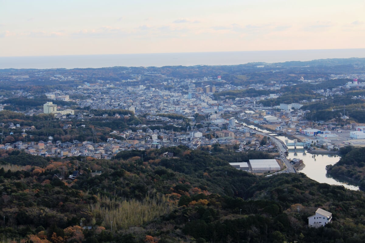 横山展望台・横山ビジターセンターの写真 ©Alpsdake(CC BY-SA 4.0)
