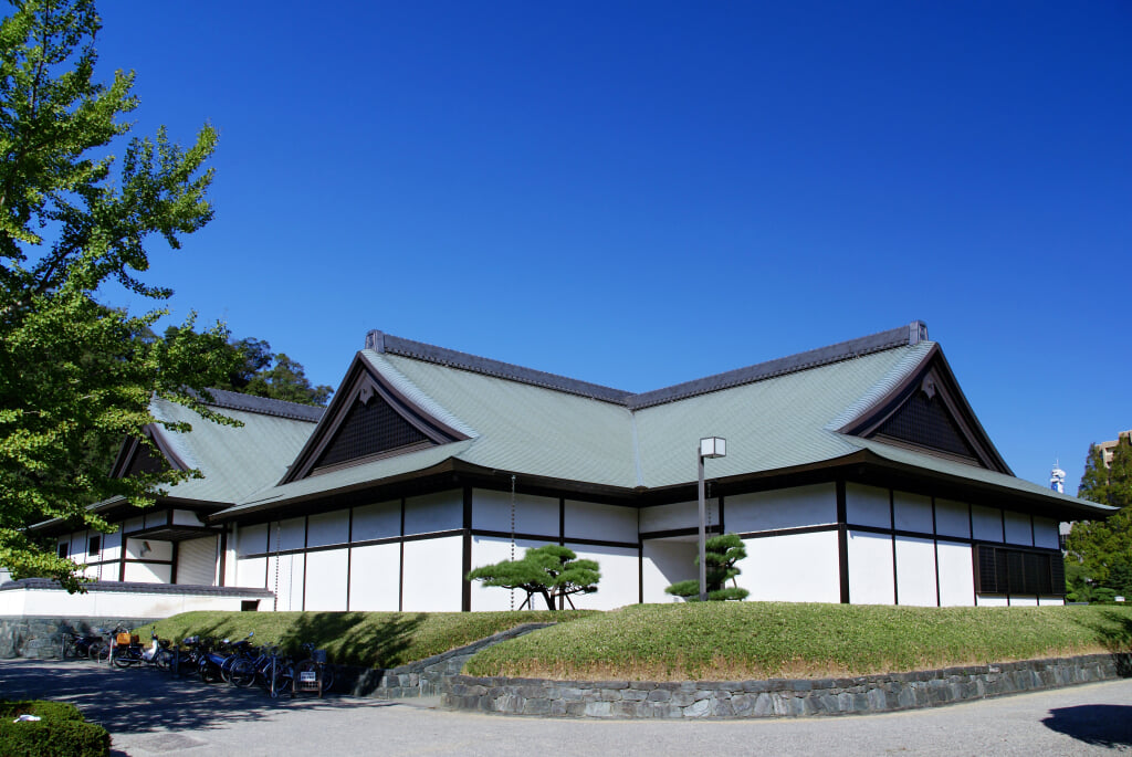 徳島県立博物館の写真 ©663highland(CC-BY-SA-3.0)