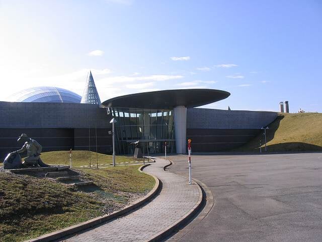 福井県立恐竜博物館の写真 ©鷹継剣矢(CC BY-SA 3.0)