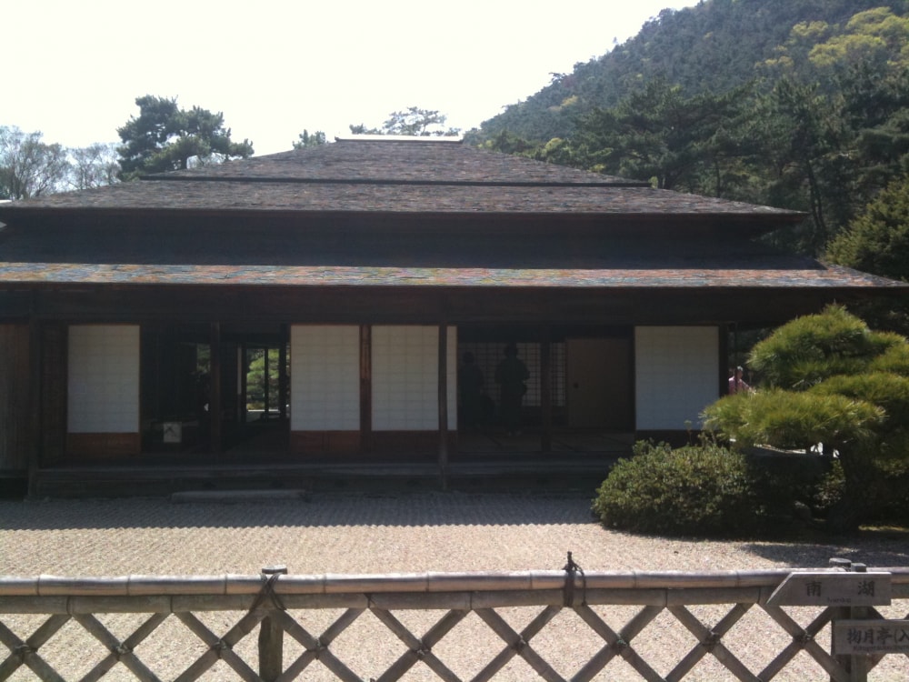 栗林公園の写真 ©iPhone修理/カスタマイズパーツ販売…(CC BY 3.0)