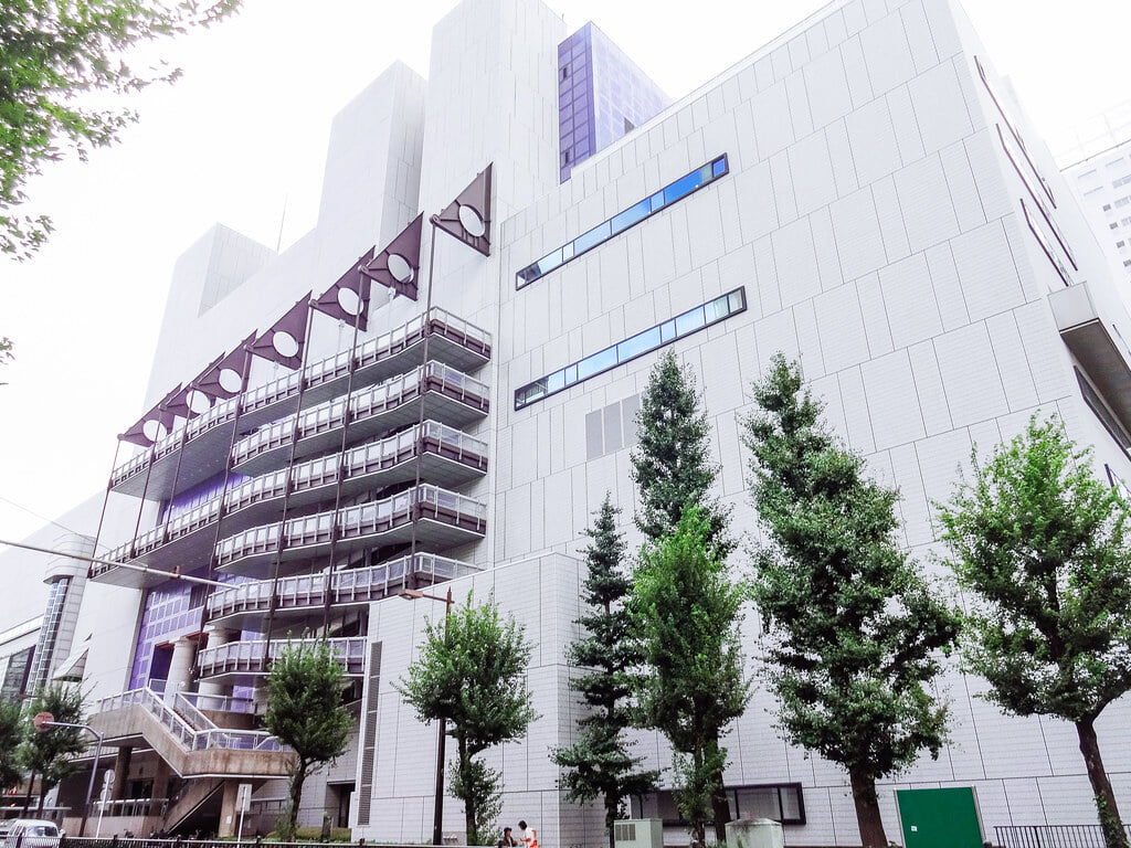 東京芸術劇場の写真 ©Dick Thomas Johnson(CC BY 2.0)