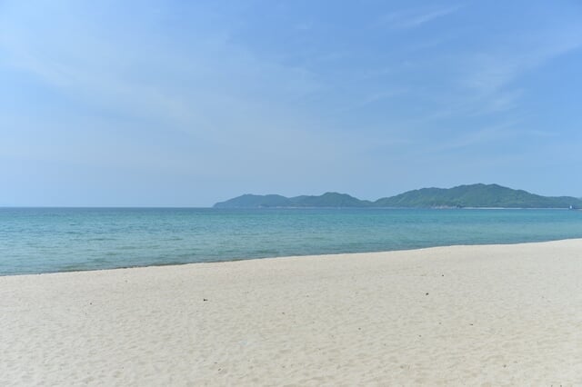 虹ヶ浜海水浴場の写真 ©DAISUKE(CC BY-SA 2.1 jp)