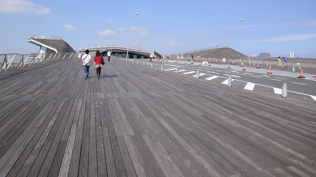 横浜港大さん橋国際客船ターミナルの写真 ©Dick Thomas Johnson(CC BY 2.0)