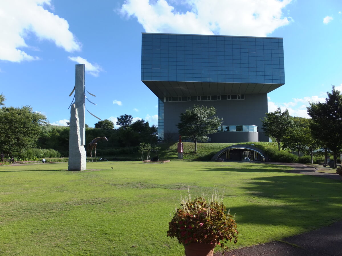 秋田県立近代美術館の写真 ©掬茶(CC BY-SA 3.0)