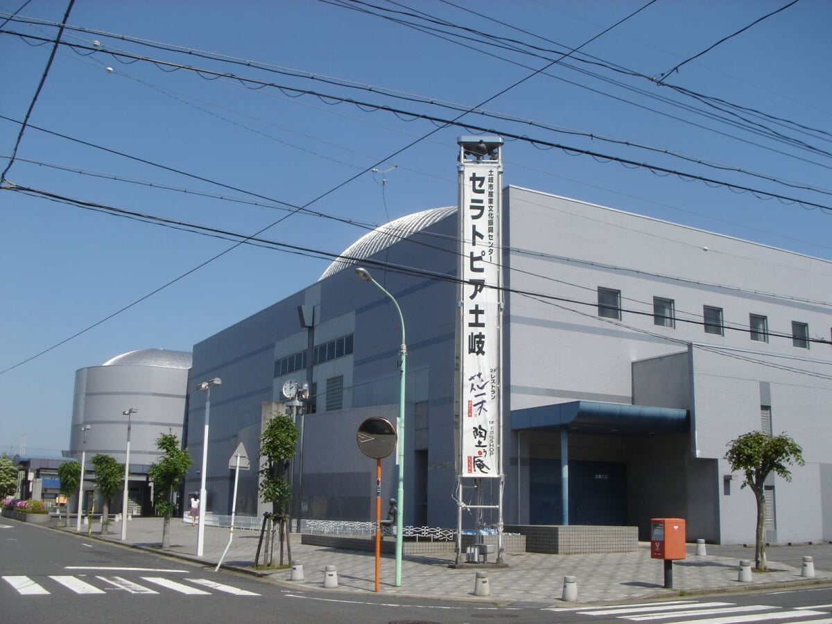 土岐市産業文化振興センター セラトピア土岐の写真 ©Monami(CC BY-SA 3.0)