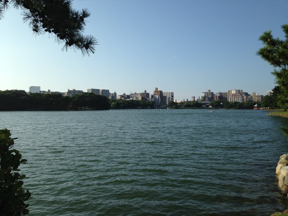 大濠公園能楽堂の写真 ©そらみみ(CC BY-SA 4.0)
