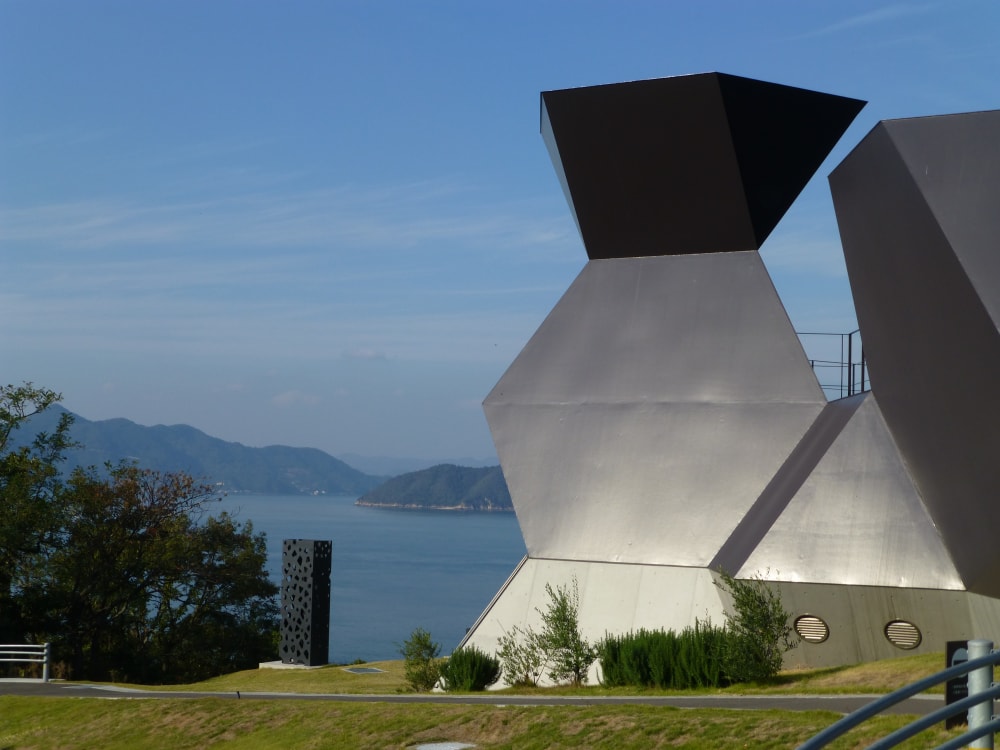今治市伊東豊雄建築ミュージアムの写真 ©Max Nossin(CC BY 3.0)