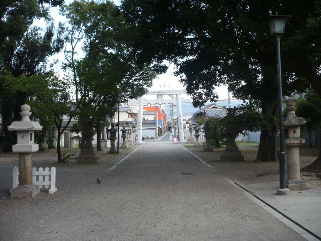 若江鏡神社の写真 ©ブレイズマン(Public domain)
