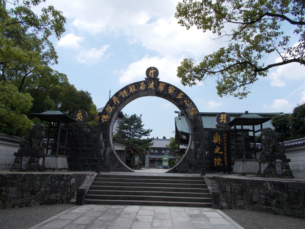 蓮華院誕生寺奥之院の写真 ©STA3816(CC BY-SA 4.0)
