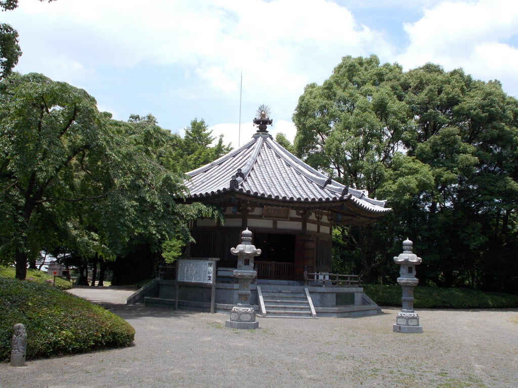 蓮華院誕生寺奥之院の写真 ©STA3816(CC BY-SA 4.0)