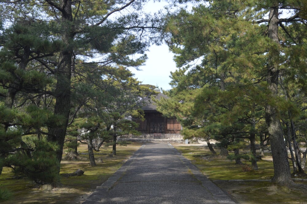 実相寺の写真 ©Asturio(CC BY-SA 4.0)