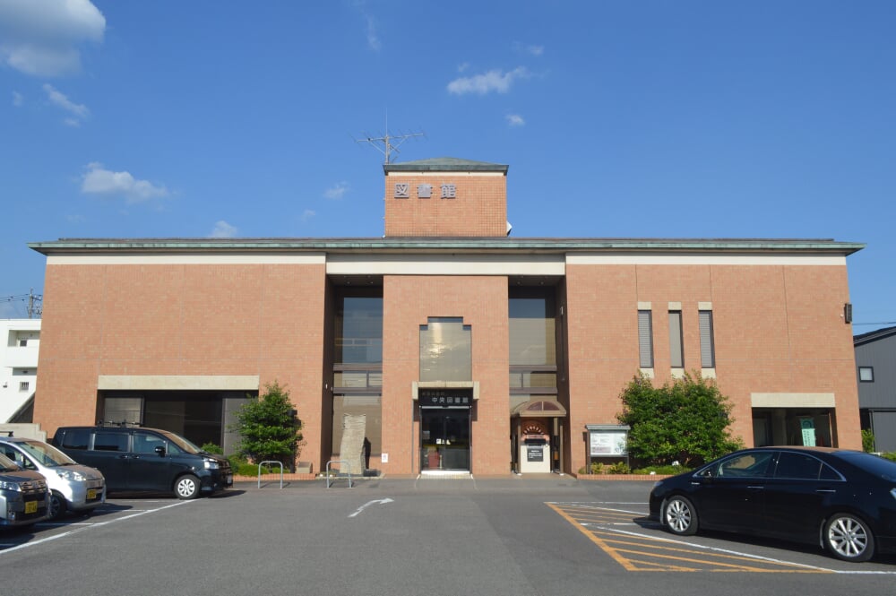 美濃加茂市中央図書館の写真 ©Asturio(CC BY-SA 4.0)