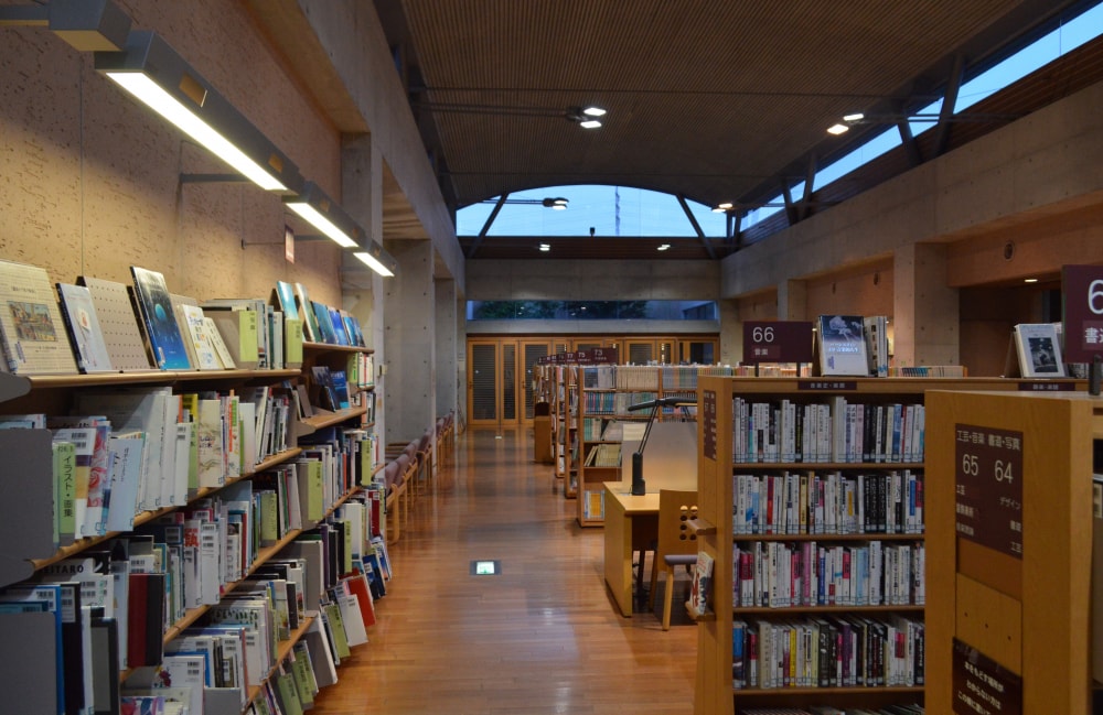 田原市中央図書館の写真 ©Asturio(CC BY-SA 4.0)