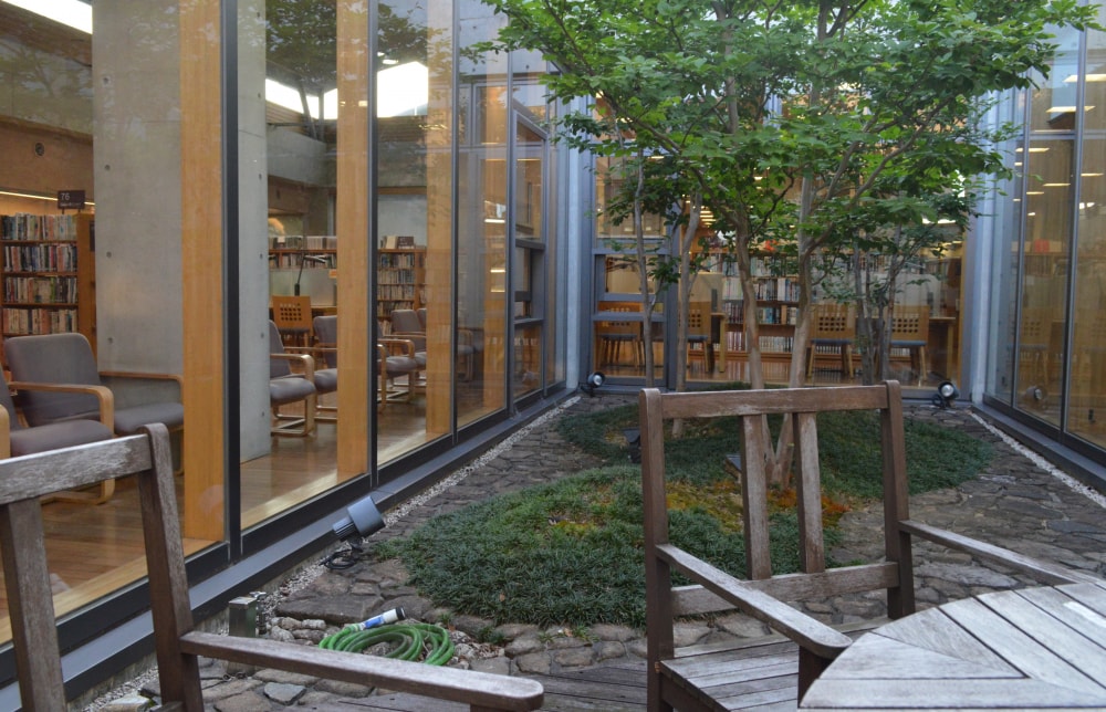 田原市中央図書館の写真 ©Asturio(CC BY-SA 4.0)
