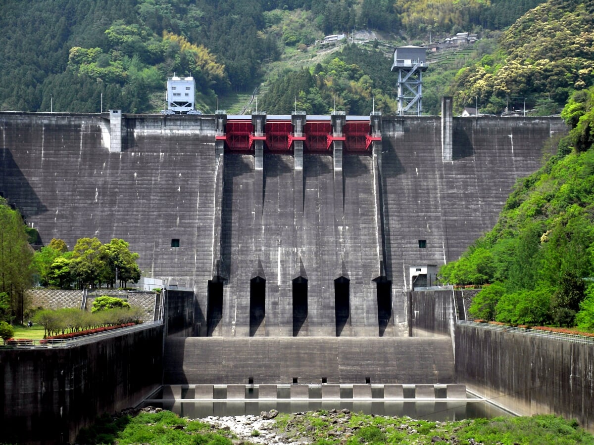 大渡ダムの写真 ©河川一等兵(CC BY-SA 4.0)