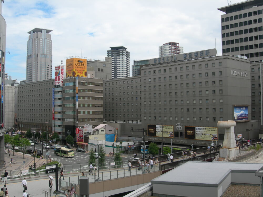 大阪新阪急ホテルの写真 ©Ogiyoshisan(CC BY-SA 3.0)