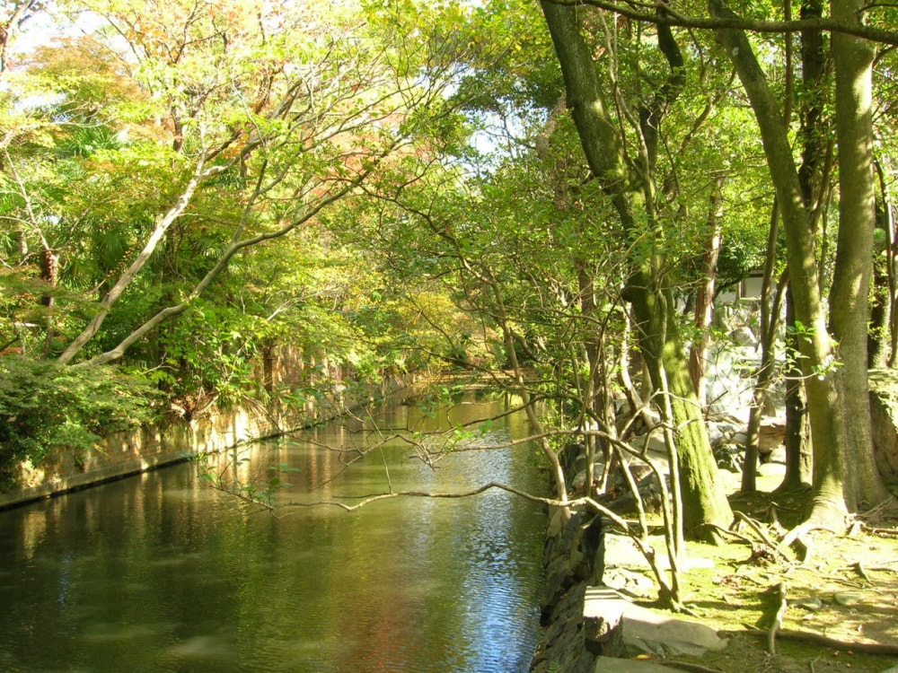 諸戸氏庭園の写真 ©KAMUI(CC BY-SA 2.5)