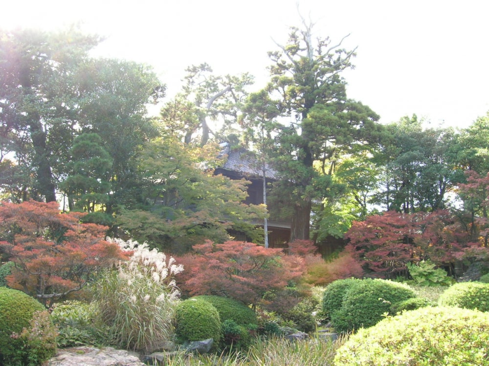 諸戸氏庭園の写真 ©KAMUI(CC BY-SA 2.5)