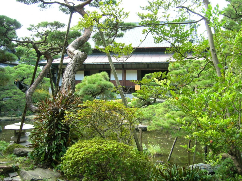 諸戸氏庭園の写真 ©KAMUI(CC BY-SA 2.5)